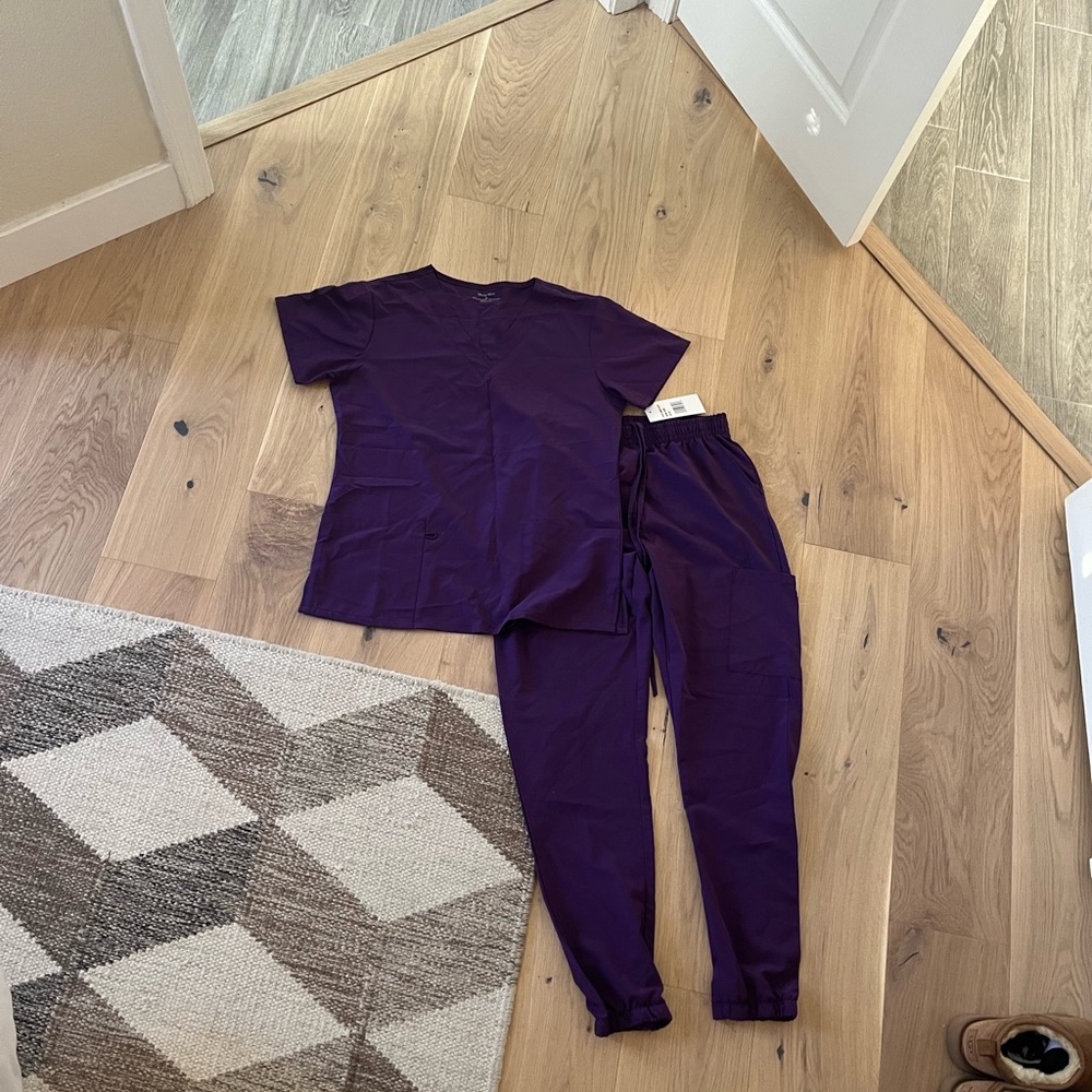 Scrub set